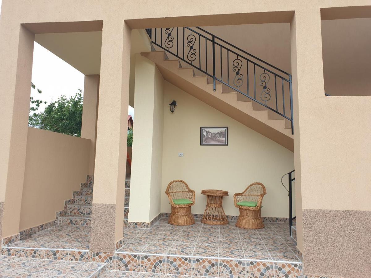 Casa Corina Pensión *